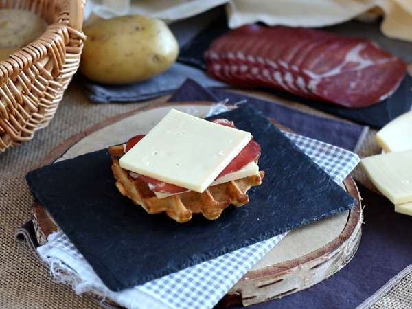 Sandwich wafel kentang dengan raclette, makanan yang menenangkan - Persiapan langkah 7