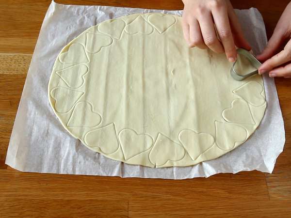 Hati puff pastry ekstra renyah dengan raspberry dan pai cokelat - Persiapan langkah 2