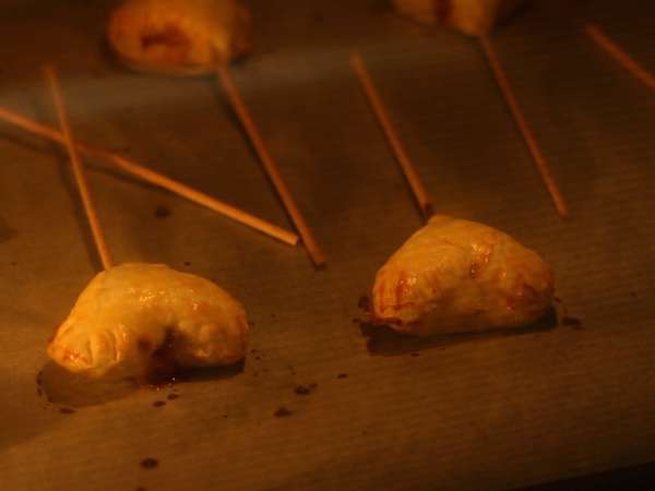 Hati puff pastry ekstra renyah dengan raspberry dan pai cokelat - Persiapan langkah 7