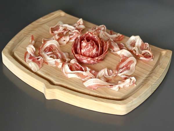 Bagaimana cara membuat piring charcuterie? Lipat menjadi bentuk mawar! - Persiapan langkah 4