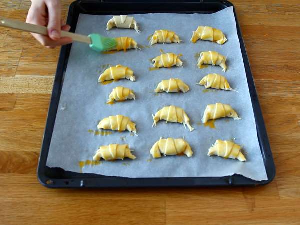 Puff pastry croissant dengan saus béchamel, ham dan keju - Persiapan langkah 4