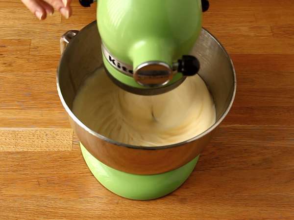 Kue Bundt Paskah dengan lemon dan cokelat putih - Persiapan langkah 1