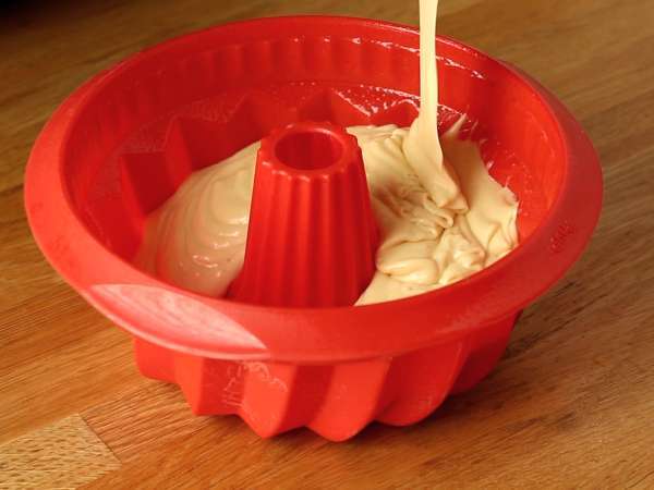 Kue Bundt Paskah dengan lemon dan cokelat putih - Persiapan langkah 4