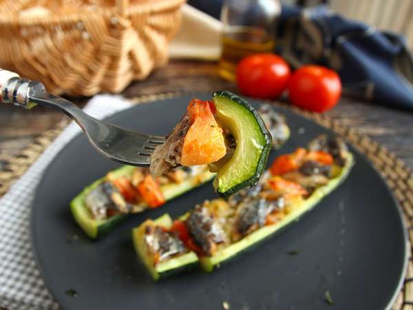 Bagaimana cara membuat cukini yang diisi dengan sarden? - Persiapan langkah 4