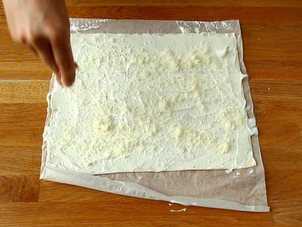 Puff pastry dengan keju dan peterseli: suatu keharusan untuk minuman beralkohol - Persiapan langkah 1
