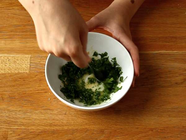 Puff pastry dengan keju dan peterseli: suatu keharusan untuk minuman beralkohol - Persiapan langkah 6