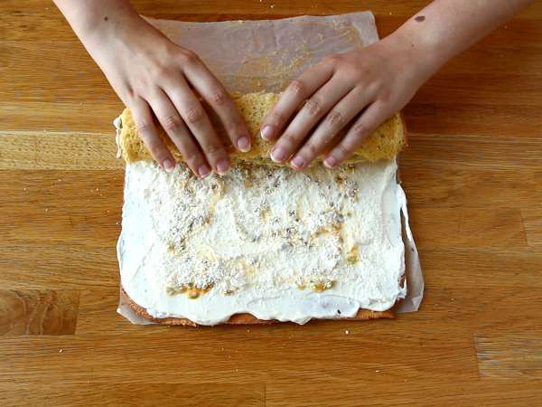 Gulungan markisa kelapa, sempurna sebagai batang kayu Yule - Persiapan langkah 6