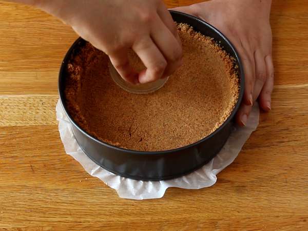 Kue keju ala Snickers yang sangat lezat - Persiapan langkah 2