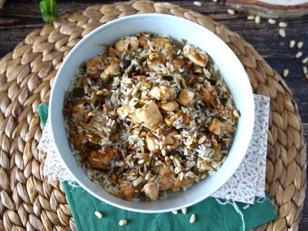 Salad nasi dengan ayam, cukini, kacang pinus, dan saus cuka balsamic - Persiapan langkah 8