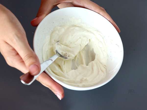 Pastri bersisik dengan salmon dan fromage frais, cocok untuk camilan sebagai minuman beralkohol - Persiapan langkah 1