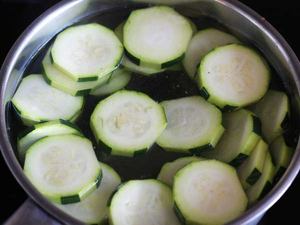 Bagaimana cara memasak cukini di dalam air? - Persiapan langkah 2