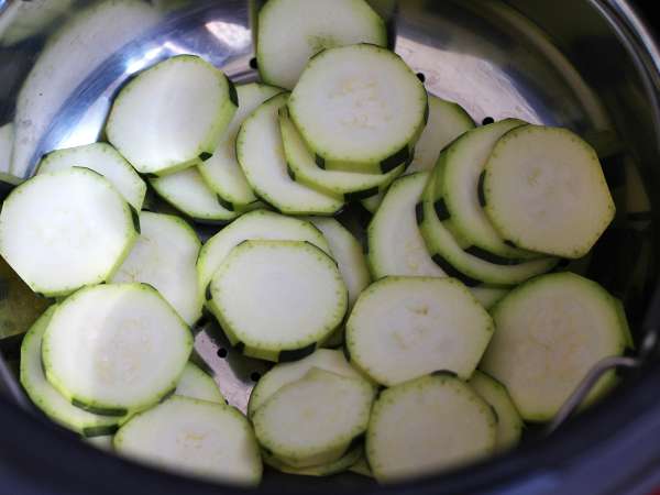 Bagaimana cara mengukus cukini? - Persiapan langkah 2