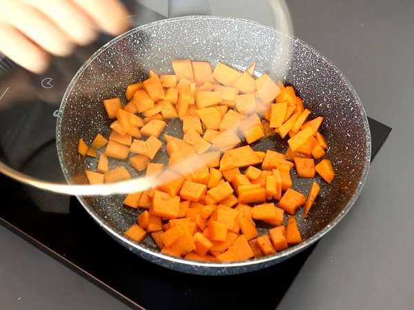 Caramelle, ravioli berbentuk permen dengan isian labu dan ricotta - Persiapan langkah 5