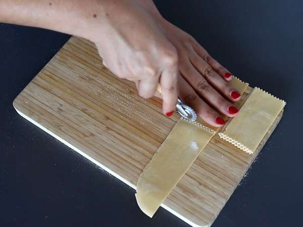 Caramelle, ravioli berbentuk permen dengan isian labu dan ricotta - Persiapan langkah 9