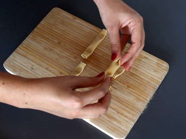 Caramelle, ravioli berbentuk permen dengan isian labu dan ricotta - Persiapan langkah 12