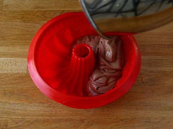 Kue Bundt Halloween, kue bundt cokelat yang menggiurkan - Persiapan langkah 4