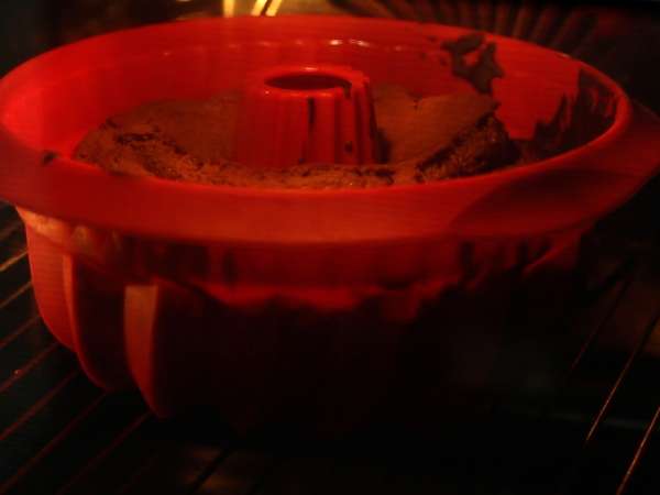 Kue Bundt Halloween, kue bundt cokelat yang menggiurkan - Persiapan langkah 5