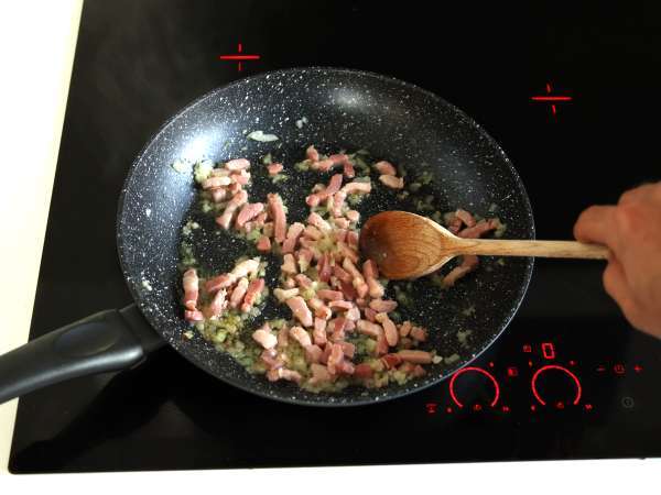 Pasta alla boscaiola, hidangan pertama yang ideal untuk musim gugur dan musim dingin - Persiapan langkah 2