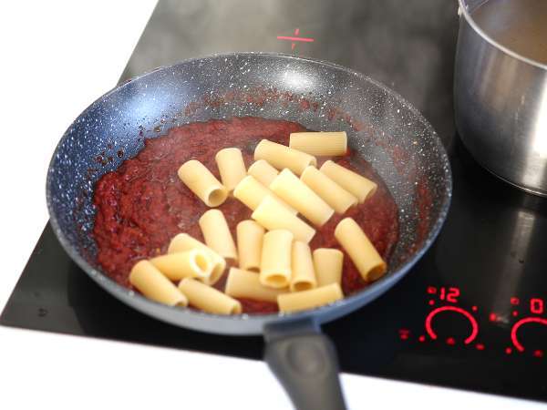 Pasta dengan 'Nduja, hidangan pasta Calabria yang mudah dibuat - Persiapan langkah 5