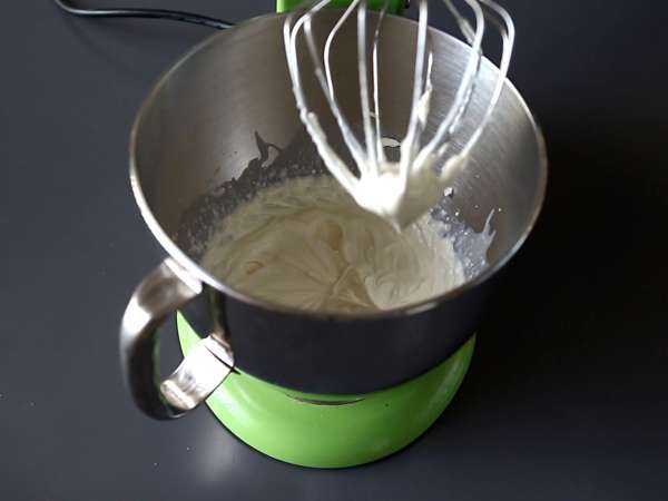 Verrines kelapa tanpa panggang ala Raffaello - hidangan penutup ala negeri dongeng dalam bola salju - Persiapan langkah 3