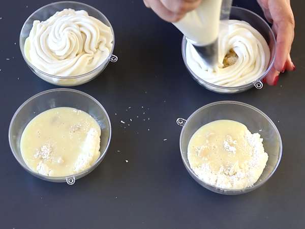 Verrines kelapa tanpa panggang ala Raffaello - hidangan penutup ala negeri dongeng dalam bola salju - Persiapan langkah 7