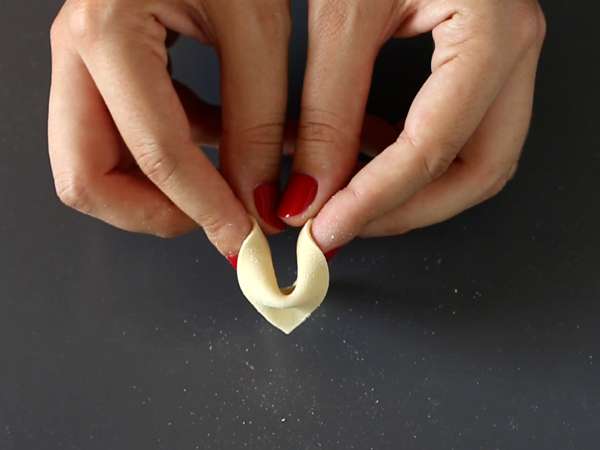 Cara membuat pasta buatan sendiri: sorpresine, pasta kecil yang cantik - Persiapan langkah 6