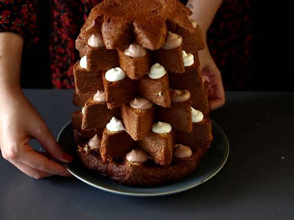 Pandoro brioche yang diisi dengan krim Nutella dan krim vanila dalam bentuk pohon Natal - Persiapan langkah 8