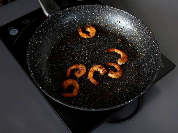 Udang dan mangga verrines untuk minuman beralkohol yang manis dan gurih - Persiapan langkah 3