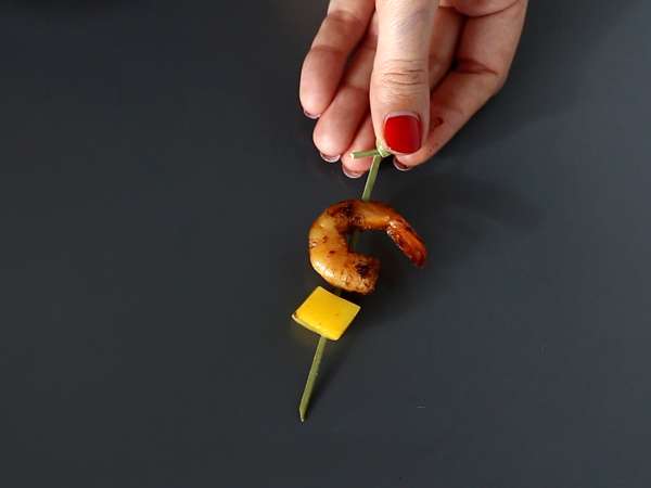 Udang dan mangga verrines untuk minuman beralkohol yang manis dan gurih - Persiapan langkah 5