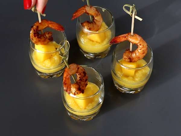Udang dan mangga verrines untuk minuman beralkohol yang manis dan gurih - Persiapan langkah 7