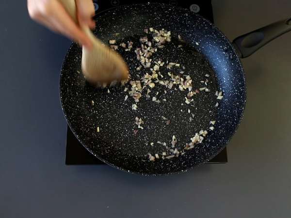 Nasi goreng, hidangan nasi khas Indonesia - Persiapan langkah 3