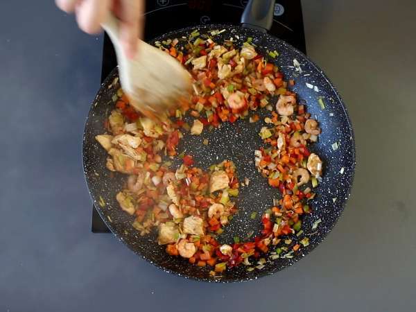 Nasi goreng, hidangan nasi khas Indonesia - Persiapan langkah 6