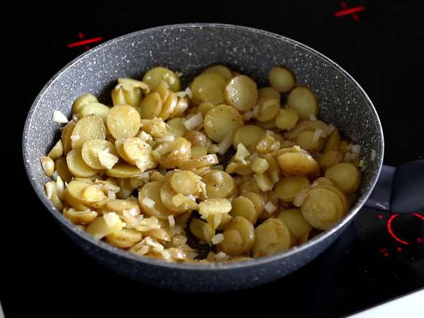 Huevos rotos, resep Spanyol yang super mudah berbahan dasar kentang dan telur - Persiapan langkah 3