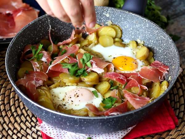 Huevos rotos, resep Spanyol yang super mudah berbahan dasar kentang dan telur - Persiapan langkah 5