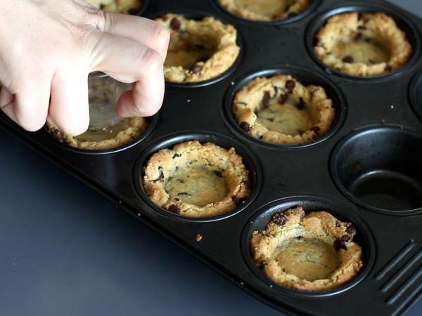 Cangkir kue dengan topping cokelat ganache, gaya pot wortel - Persiapan langkah 4