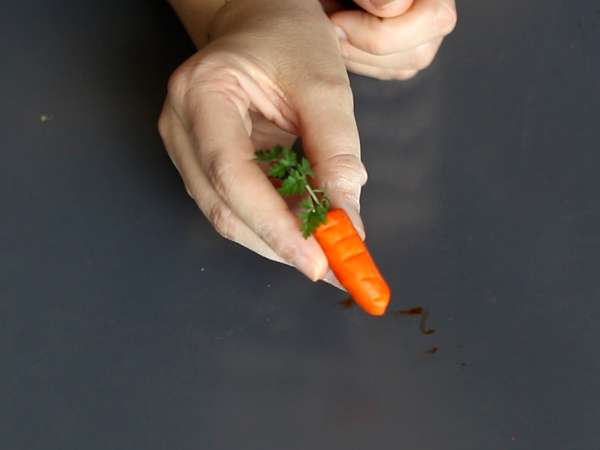 Cangkir kue dengan topping cokelat ganache, gaya pot wortel - Persiapan langkah 5