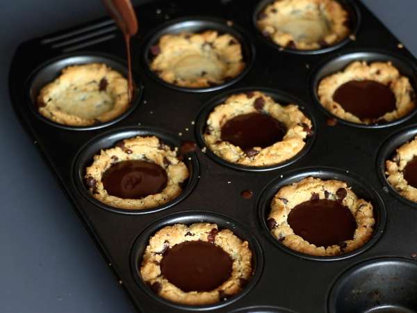 Cangkir kue dengan topping cokelat ganache, gaya pot wortel - Persiapan langkah 7