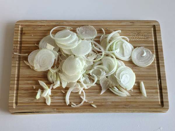 Omelet bawang bombay, resep yang lezat dan mudah disiapkan - Persiapan langkah 1