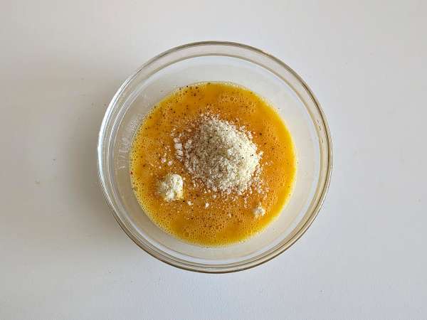 Omelet bawang bombay, resep yang lezat dan mudah disiapkan - Persiapan langkah 3