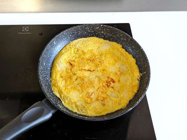 Omelet bawang bombay, resep yang lezat dan mudah disiapkan - Persiapan langkah 6