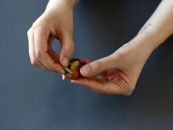 Snickers buatan sendiri: kurma, kacang, dan cokelat - camilan sehat tanpa tambahan gula - Persiapan langkah 1