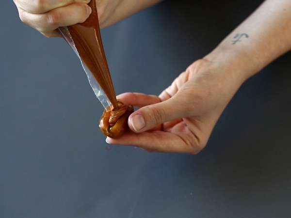 Snickers buatan sendiri: kurma, kacang, dan cokelat - camilan sehat tanpa tambahan gula - Persiapan langkah 2