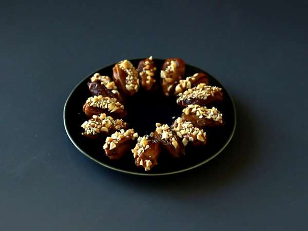 Snickers buatan sendiri: kurma, kacang, dan cokelat - camilan sehat tanpa tambahan gula - Persiapan langkah 4