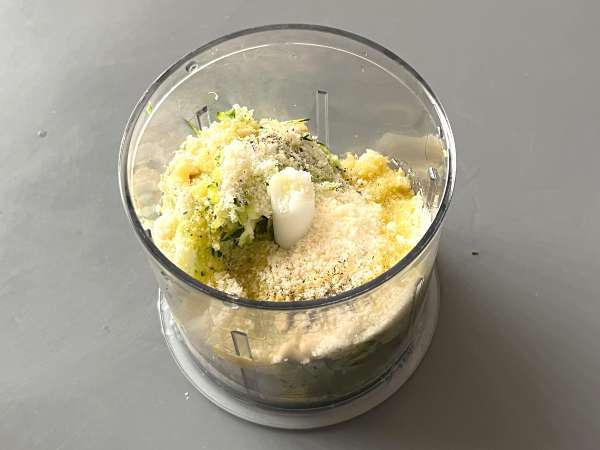 Pesto cukini, resep cepat dan lezat tanpa dimasak - Persiapan langkah 3