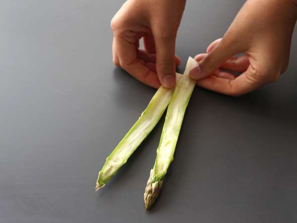 Asparagus, ham, dan kue-kue keju yang meleleh - Persiapan langkah 1