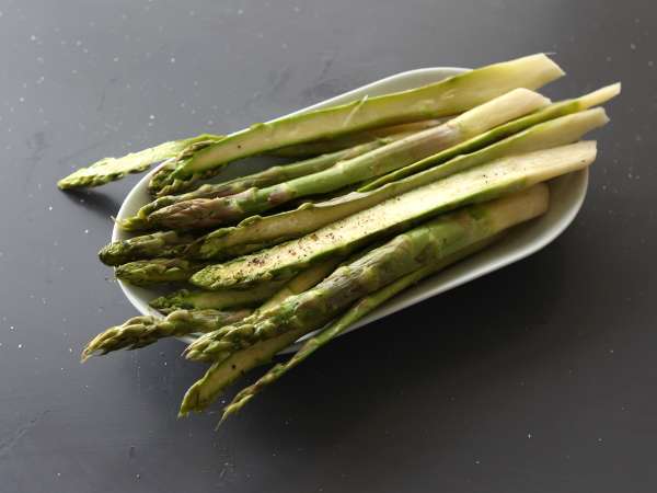 Asparagus, ham, dan kue-kue keju yang meleleh - Persiapan langkah 2