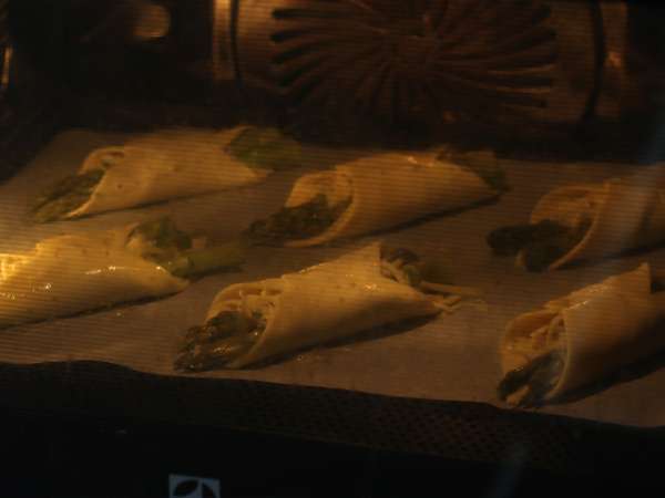 Asparagus, ham, dan kue-kue keju yang meleleh - Persiapan langkah 6