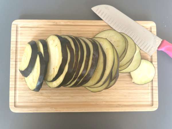 Pasta Siciliana dengan terong, versi yang mudah dan ringan - Pasta alla Norma - Persiapan langkah 1