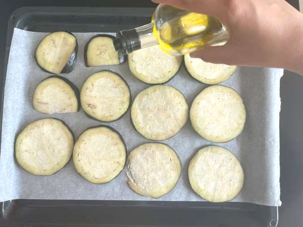 Pasta Siciliana dengan terong, versi yang mudah dan ringan - Pasta alla Norma - Persiapan langkah 2