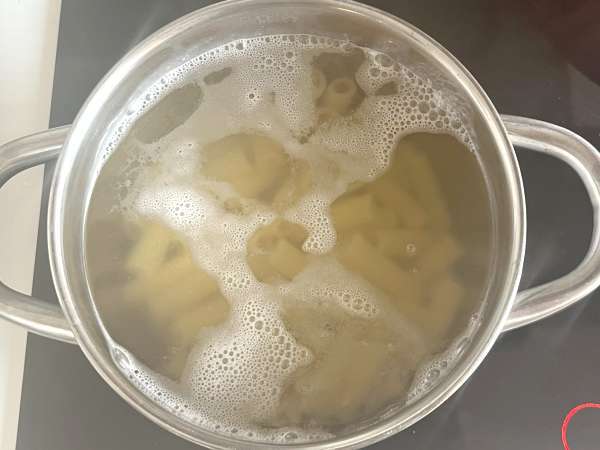 Pasta Siciliana dengan terong, versi yang mudah dan ringan - Pasta alla Norma - Persiapan langkah 5